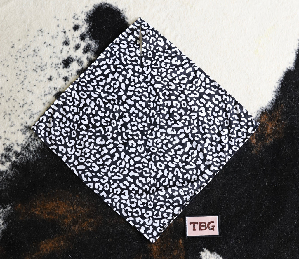 Black and White Cheetah Print Breakaway Flag