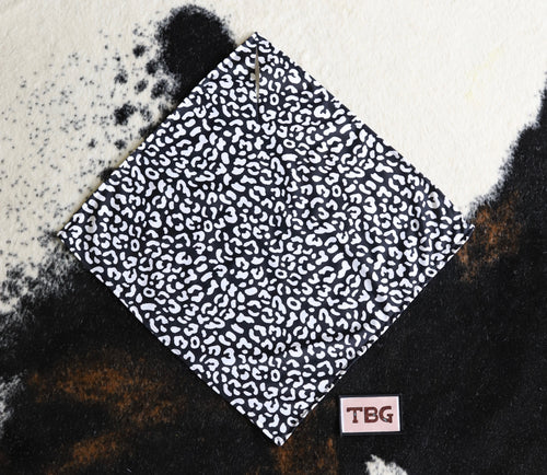 Black and White Cheetah Print Breakaway Flag